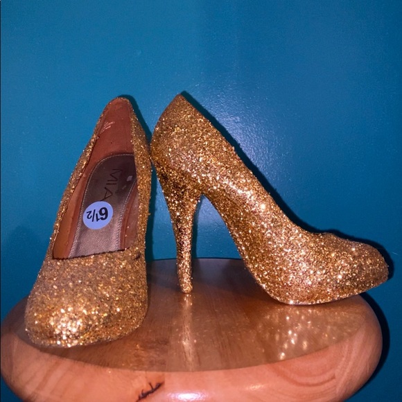 Shoes - Gold Glitter Heels 6 1/2